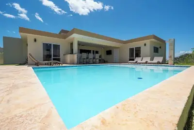 Image de Private Oasis — 3 King Suites — Brand New.