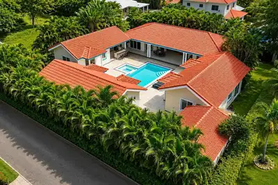 Image de Courtyard Pool Estate · 6 Suites · Infinity Edge · Casa Linda Sosúa