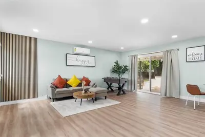 Image de 3br Home w Foosball, Yard, Near Disneyland