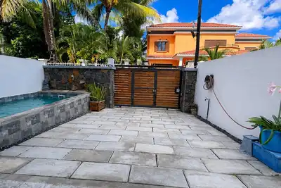Image de Spacious 4br Private Villa with Pool & Ac – Minutes from Flic en Flac Beach