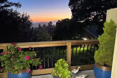 Image de Sparkling 3 room apt, S. F. Bay Views on most exclusive str. N. Berkeley Hills