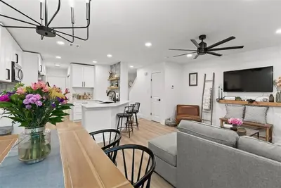 Image de Charming South Austin Home w/Pet Friendly Backyard
