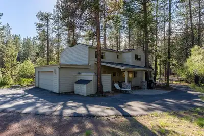 Image de The Village Nook at Backwoods, Short Walk to the Village, Ac, Sharc, Grill, Pets