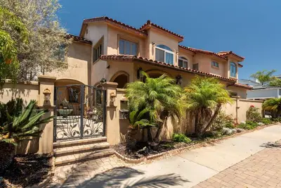 Image de Coronado Village Villa - 4/4 2800 sq. ft. Summer Rental w/ Ac