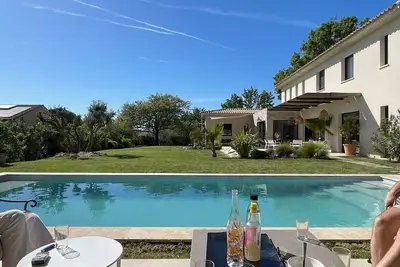 Image de Villa contemporaine avec piscine à 2 pas d’Aix-en-Provence