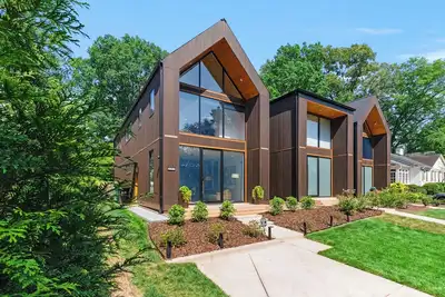 Image de Urban Luxury Townhouse near Southpark and Quail Hollow - 2br, Private backyard