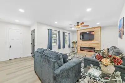Image de Beautiful 3br Home Near Downtown, Zoo, Restaurants, River fest EVcharger on-site