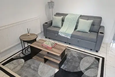 Image de Spacious 5br Home| Free Parking & Wi-Fi| Garden