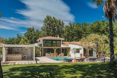 Image de Villa avec piscine chauffée – proche Saint-Tropez et plages