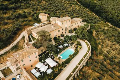 Image de Spectacular 18th-century Mansion with pool
