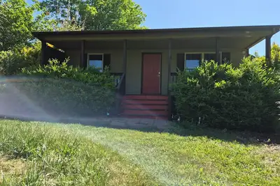 Image de Enjoyable 2-bedroom cottage in Afton Virginia. \n1. 5 miles from the best winery!