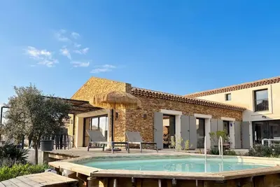 Image de Très belle villa provençale avec piscine - entre pinède et mer - 8 personnes
