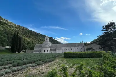 Image de Luxe et sérénité, grand domaine privé  à Gordes. 5 chambres climatisées,