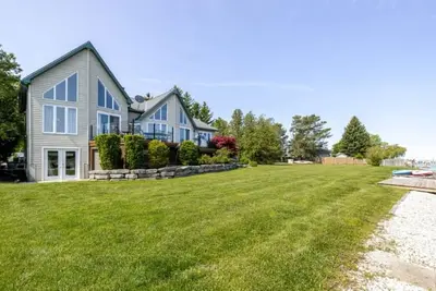 Image de Dockside Cottage on Ontario's West Coast