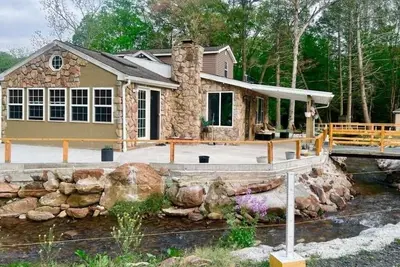 Image de Marvelous 3-bedroom house in peaceful Drums for your getaway