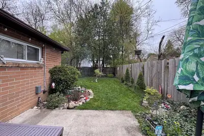 Image de Cozy 2-bedroom bungalow in upscale Toledo with 65” Tv and fitness equipment.