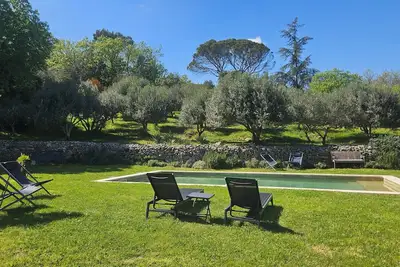 Image de Gîte de charme dans Mas provençal, calme, piscine privée et accès rivière à pied