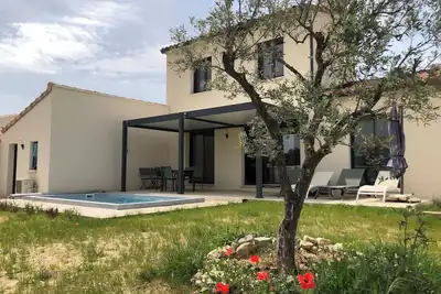 Image de Villa récente avec piscine, proche du centre de Vaison la Romaine