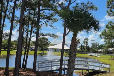 Image de Stuart Oasis! ! Peaceful, Huge porch, Great tropical view. . Only October 2026
