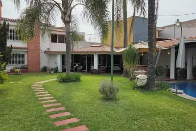 Image de 3-bedroom villa with swimming pool and a large yard in safe gated community.
