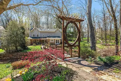 Image de 3 Bed Delaware River Rural Farmhouse on Creek w/t chef kitchen & enchanting yard
