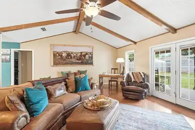 Image de Long Live Cowboys! 3-Bed 2-Bath Near Acu and Expo