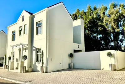 Image de Villa Lyón - 4 Bed 4 Bath in 24/7 Secure Estate