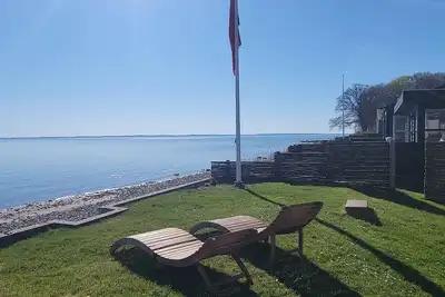 Image de Holiday house directly on the beach - sea view