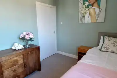 Image de Modern and relaxing, first floor maisonette. Pet friendly