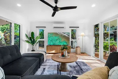 Image de Cullen Bay Retreat | Pool, Balcony & Marina Stroll