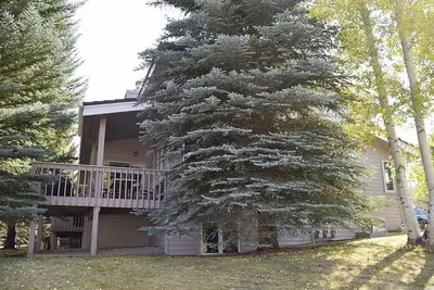 Image de Spacious 5-bedroom townhome in fabulous Edwards with fitness room