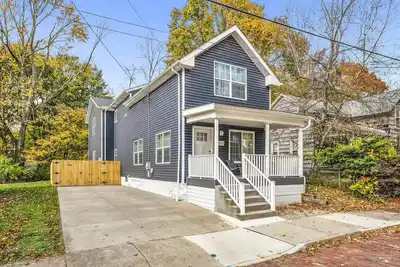 Image de New Listing! Spacious Highland Square Getaway