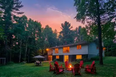 Image de Muskoka Misty Woods: Spacious 5br Cottage with Ac, Bbq & Indoor Wood Stoves