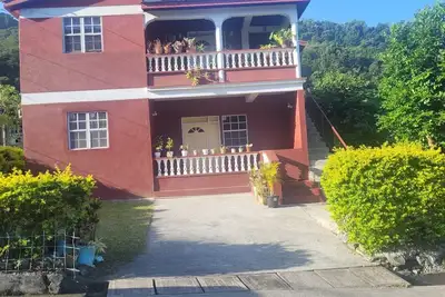 Image de Spacious 2-bedroom apartment in charming Wotton Waven for your Dominica getaway.
