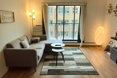 Image de Main Downtown-Deluxe Suite w Pool, Gym & Balcony