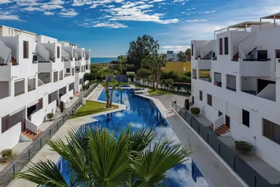 Image de Penthouse  à 80 mètres de la plage, solarium et Wifi