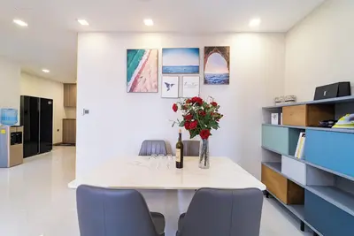 Image de Căn hộ 3 phòng ngủ hiện đại| Tầm nhìn ra sông, Chỉ 5 phút đến công viên giải trí!