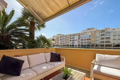 Image de Appartement en bord de mer • Terrasse et piscine Sea01