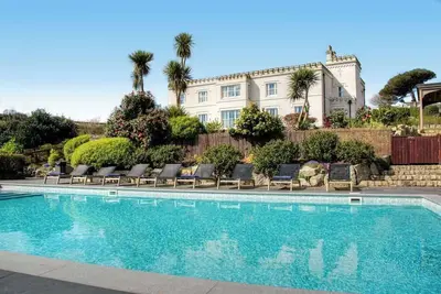 Image de Breath-taking Estate with Pool, Tennis Court & Sea Views
