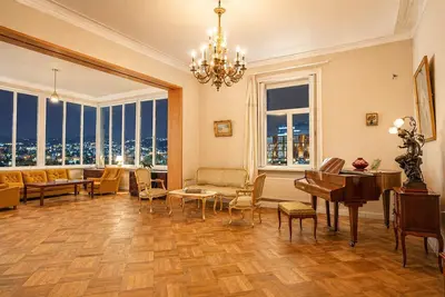 Image de Panoramic View Apartment with Piano. Vintage Style