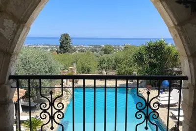 Image de large unique stone villa private pool - family friendly perfect for large groups