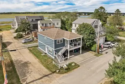 Image de Newly built 2018. Single family home with views and 5 minute walk to beach.