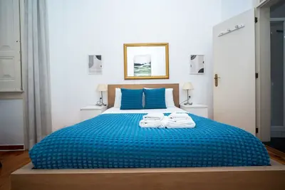 Image de Large 3-Bedroom 2-bathroom 1-Livingroom 2-double bed 2-Twin Bed Apartment