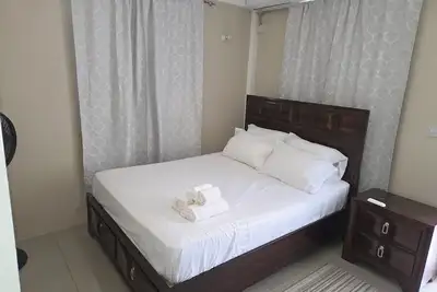 Image de Serene 2-bedroom house with Ac in charming Leopoldville, wallhouse.