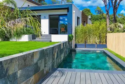 Image de villa contemporaine climatisée à Fréjus avec piscine pour 6 personnes