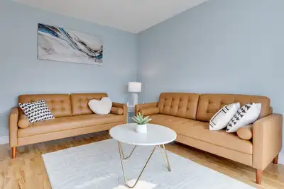 Image de Calm 4br Retreat•A/C & Parking•15 min drive Dt Mtl
