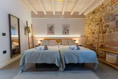 Image de Sandoñana Palace | by Urban Hosting suite 7