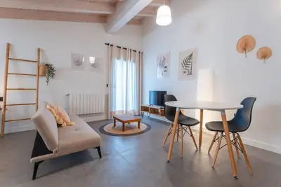 Image de Sandoñana Palace | by Urban Hosting suite 11