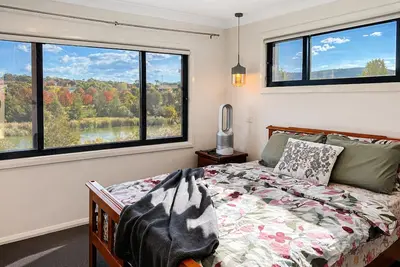Image de Modern 2-Storey 5br House | Family, Pets Friendly & Pond Views