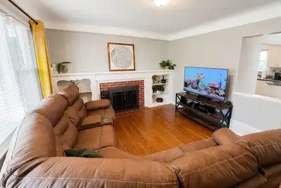 Image de 5br East Cincinnati Home - Near Mercy Anderson - Pet Friendly - Fenced Yard